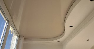 Натяжной потолок на балкон Большой Камень, цена 6085 руб.